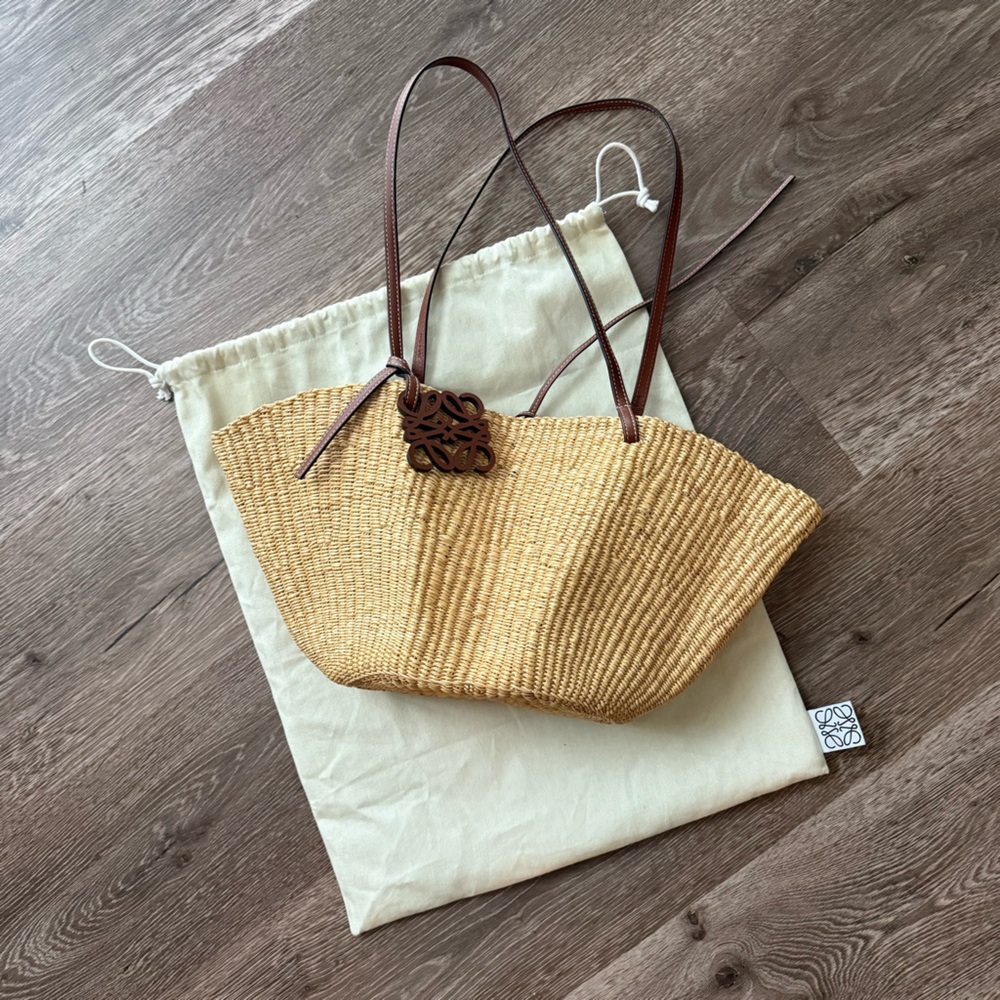 Loewe Shell Small Leather-Trimmed Elephant Straw Raffia Tote Bag - Picture 10 of 10